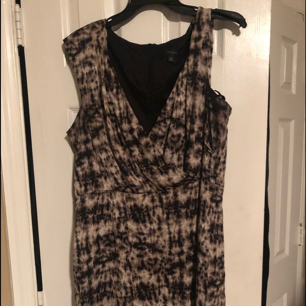 Sleeveless empire waist  v neck sheath dress